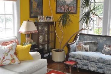 تختخواب و صبحانه My Rosegarden Guest Rooms