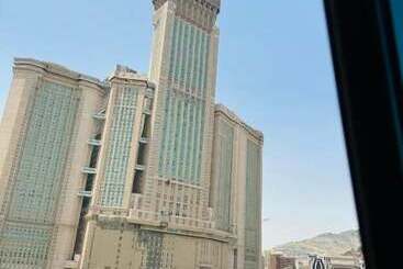 בית מלון כפרי Majd Al Mohagerin