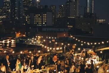 Отель The Emily