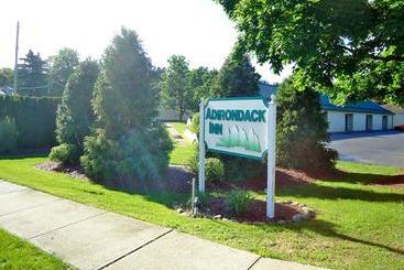 مُتل Adirondack Inn