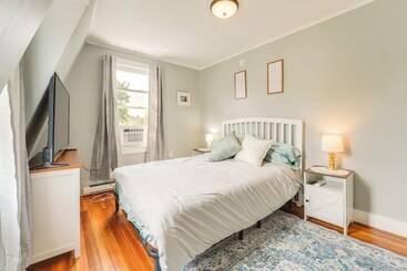 Сельский дом Charming Home < 2 Mi To Ocean Park & Pier!