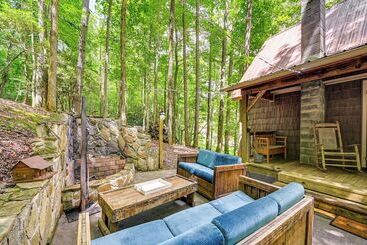 별장 Patio & Fire Pit: Charming Cabin In Roaring Gap!