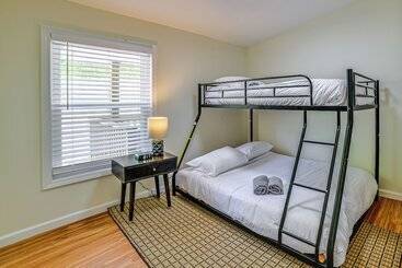 קוטג'' Modern Unadilla Retreat W/ Decks & Gas Grill!