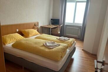 بنسيون Gasthaus & Metzgerei Besenhardt