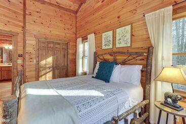 بيت ريفى Secluded Cherry Log Cabin W/ Hot Tub + Swings!