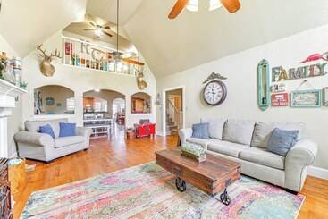 별장 Fire Pit + Sauna: Spacious Lake Texoma Retreat!