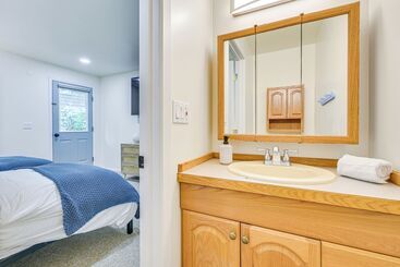 بيت ريفى Waterfront Vashon Island Home, Beach Access & View