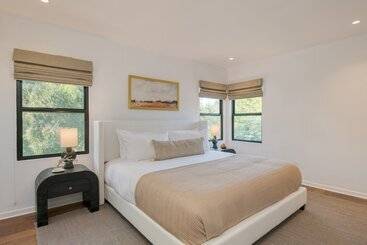 کلبه Silver Screen By Avantstay Luxe Backyard Escape