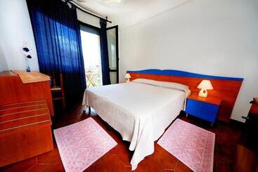 B & B Brisa Del Mar