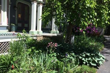 Chesley Road Bed And Breakfast