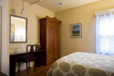 Chesley Road Bed And Breakfast