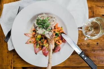 בית מלון כפרי The Inn At Nakoma