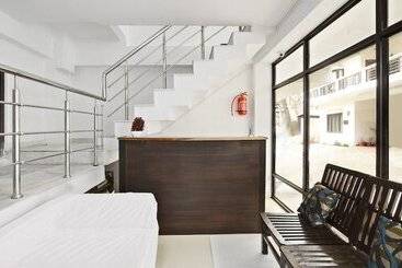 בית מלון כפרי Treebo Trip Lorent Manor Annex