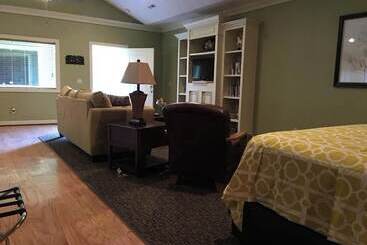 汽车旅馆 Southern Comfort Suites