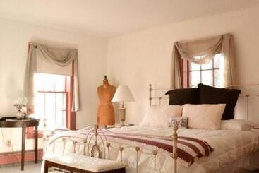 Timber Post Bed & Breakfast