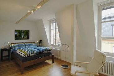 ホテル Apartments Justingerweg