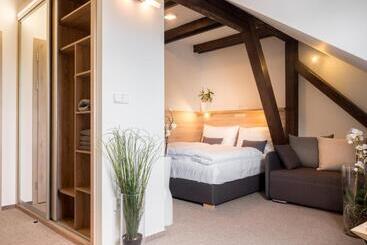 هتل Club Apartments