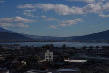 בית מלון כפרי Crown Hills Okaya