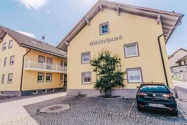 호텔 Gasthof Metzgerei Linsmeier