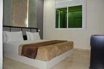 فندق Hôtel Café Restaurant Pyramides