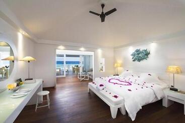 Diamonds Thudufushi Maldives Resort & Spa