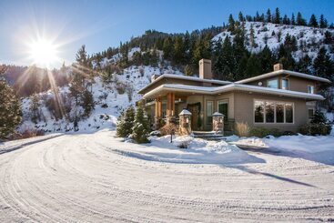 مبيت وإفطار Cascade Valley Inn