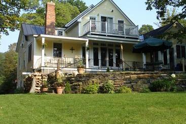 مبيت وإفطار Green River Bridge House