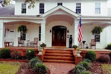 مبيت وإفطار The Inn On Bath Creek