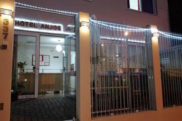ホテル Anjos Ltda