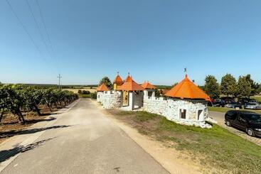 فندق Egri Korona Borház és Wellness