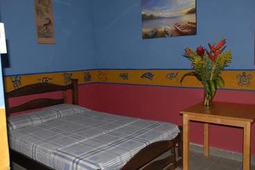 هتل Hostal Las Terrazas