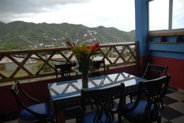 هتل Hostal Las Terrazas