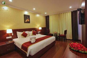 Отель Seashore Residency