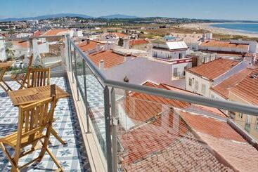 Topcity Hostel & Suites