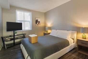 מלון כמוסות Santa Monica 2bedrooms Pool&gym&free Parking