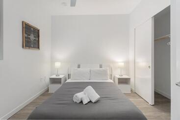 מלון כמוסות Santa Monica Mid City 2bedroom Pool & Parking