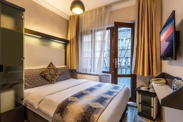 ホテル Tel Street Suites