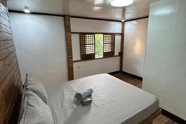 Islanders Hostel Port Barton