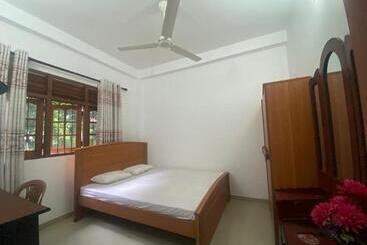 פנסיון Bat House