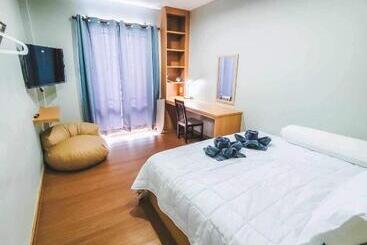 פנסיון Cher Emm Home