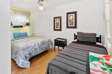 فندق صغير Diamond City Lakeside Resort