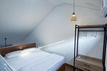הוסטל Elbe Homestay By Bali Cabin