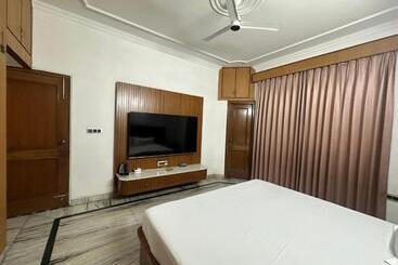 צימר Bhagya Homestay Luxury Room  Mohali S Best