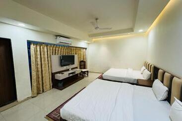 Goroomgo Hotel Jay Shree Palace Ujjain