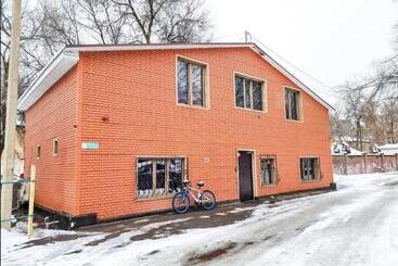 فنادق الكبسولة Almaty Central Hostel