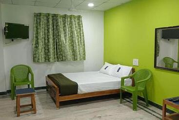 فندق Elanga Residency