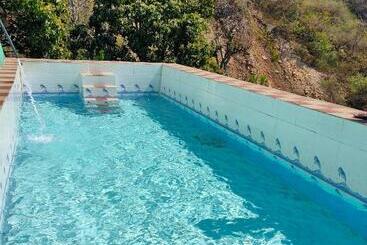 فندق Maulyar Forest Resort
