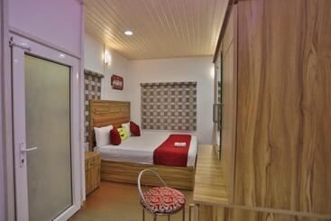 בית מלון כפרי Svarga Resort