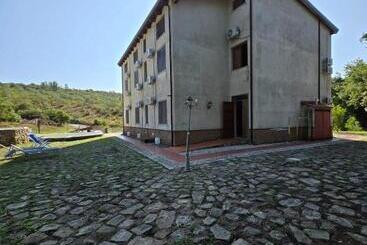 בית מלון כפרי Tenuta D Arienzo