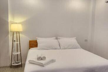 فندق The Duck Cafe And Resort